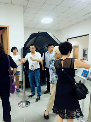 國(guó)家商務(wù)部對(duì)外援建設(shè)備材料入庫(kù)專家組蒞臨鴻雁電器，考察照明電器及配套設(shè)備